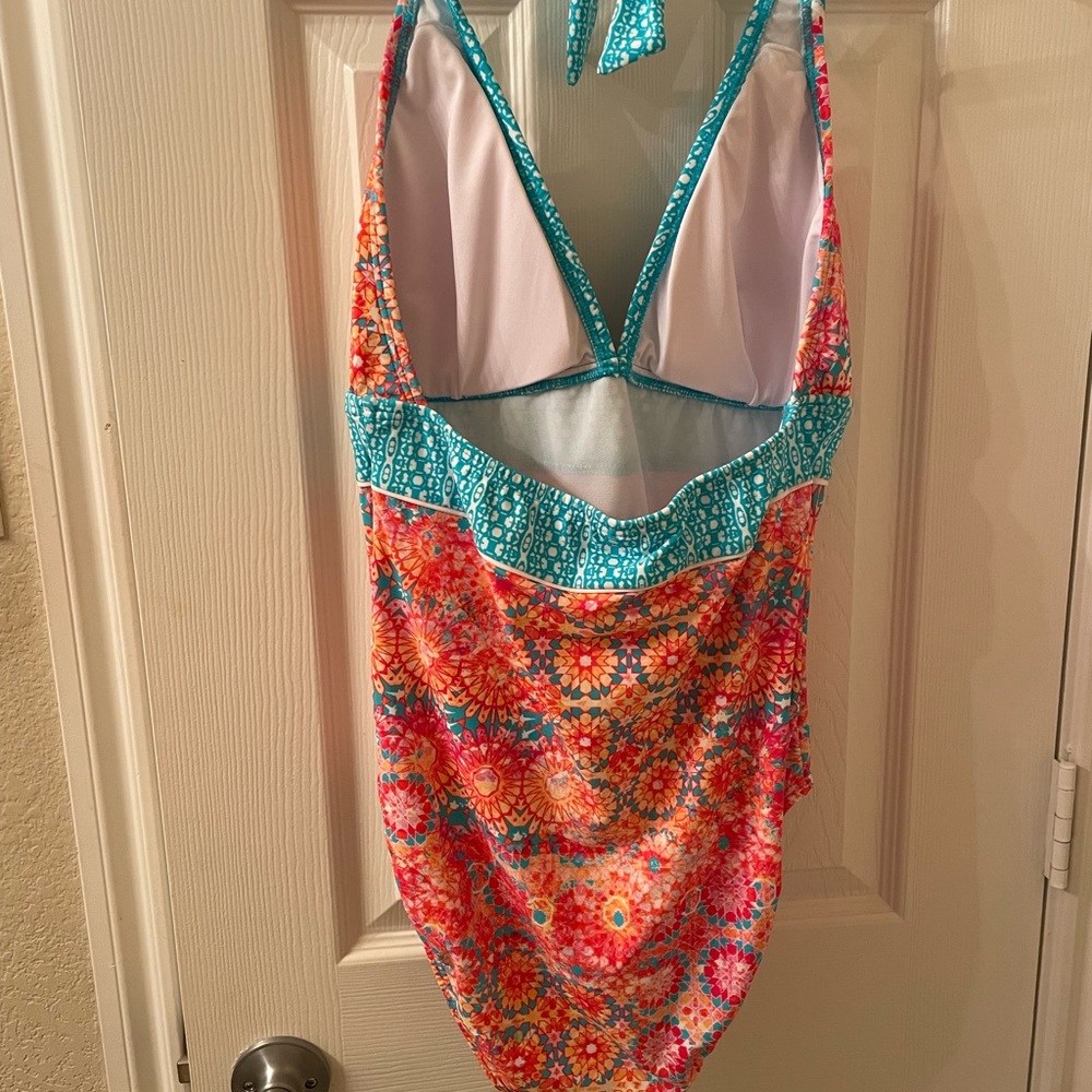 Swimsuit - Picture 2 of 5